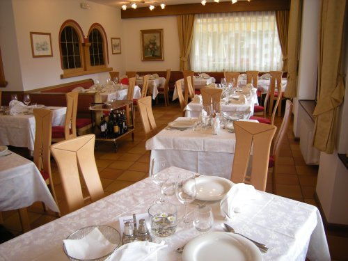 Campitello - Sporhotel Enrosadira