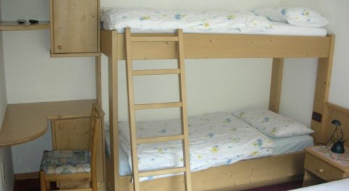 Hotel Garni Jägerhaus - Pellizzano