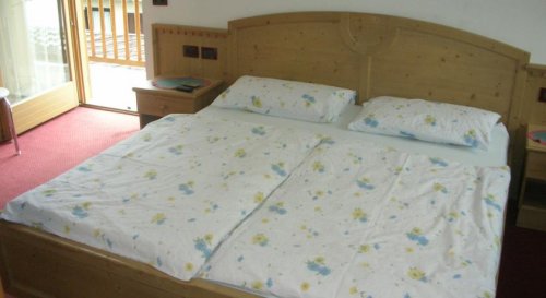 Hotel Garni Jägerhaus - Pellizzano