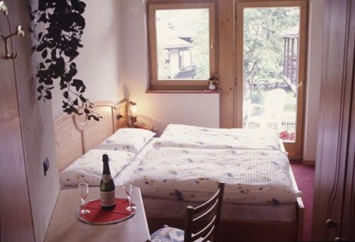 Hotel Garni Jägerhaus - Pellizzano