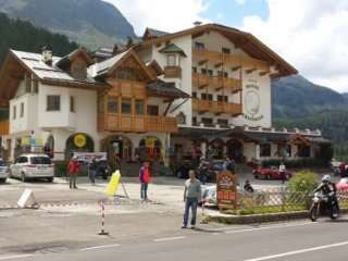 Hotel Cristallo- Passo San Pellegrino Hotel Cristallo- Passo San Pellegrino