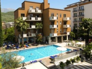 Hotel La Perla - Riva del Garda Hotel La Perla - Riva del Garda