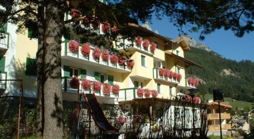Hotel Montana - Pozza di Fassa