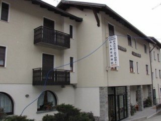 Hotel Cacciatori - Temu/Ponte di Legno Hotel Cacciatori - Temu/Ponte di Legno