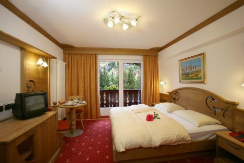 Hotel Crepes de Sela + - Campitello