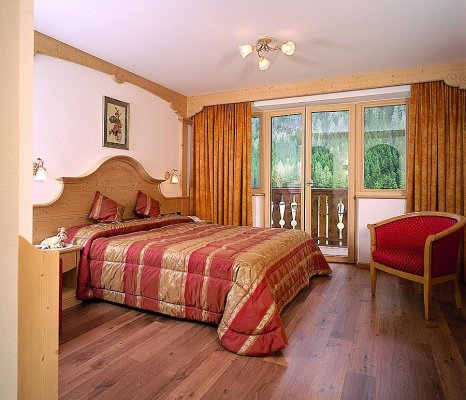 Hotel Crepes de Sela + - Campitello