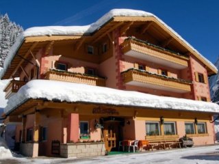 Garni Clara - Penia di Canazei Garni Clara - Penia di Canazei