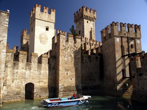Paleta z Dolomit a jezero Lago di Garda