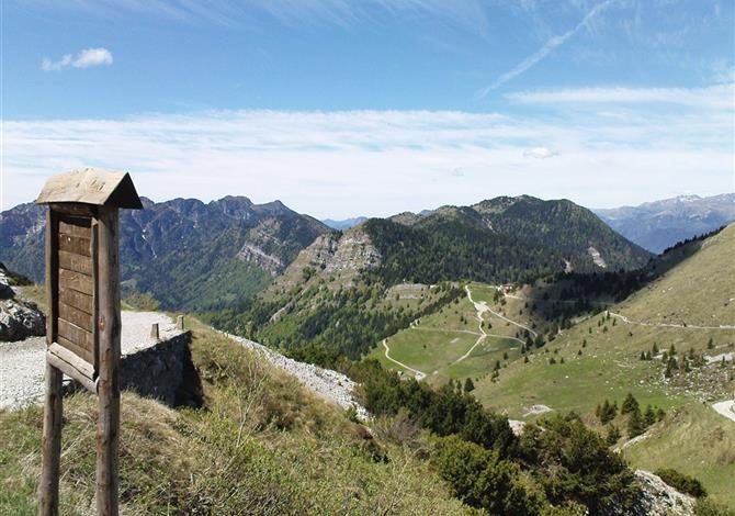 Lago di Garda - sever, Monte Baldo a Tremalzo