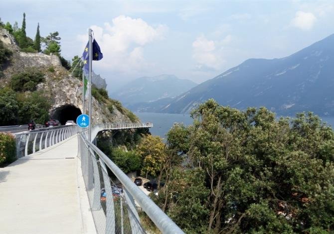 Lago di Garda - sever, Monte Baldo a Tremalzo