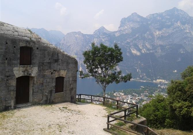 Lago di Garda - sever, Monte Baldo a Tremalzo