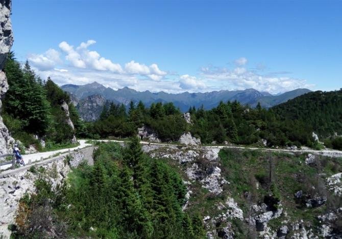 Lago di Garda - sever, Monte Baldo a Tremalzo