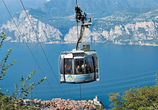 Lago di Garda - sever, Monte Baldo a Tremalzo