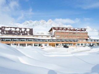 Hotel Arnika S - Passo San Pellegrino Hotel Arnika S - Passo San Pellegrino