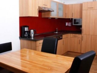 Apart Hannah Apart Hannah