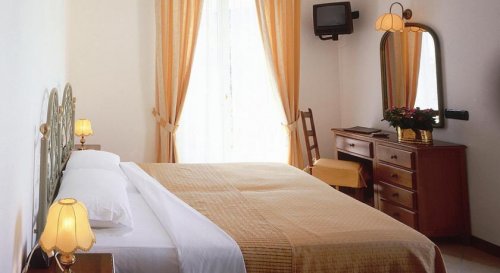 Hotel Bisesti - Garda