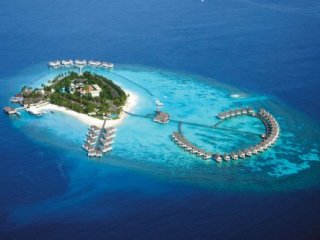 CENTARA GRAND ISLAND RESORT AND SPA MALDIVES 
4 - Pobytové zájezdy