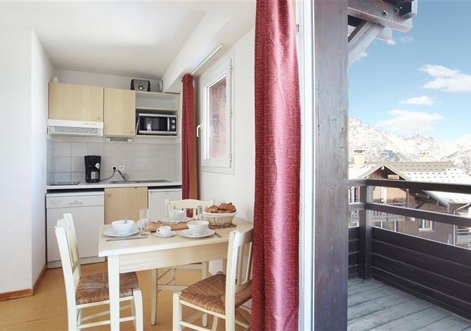 Puy Saint Vincent – Hameau des Ecrins, Chalets de PSV, Dame Blanche a jiné