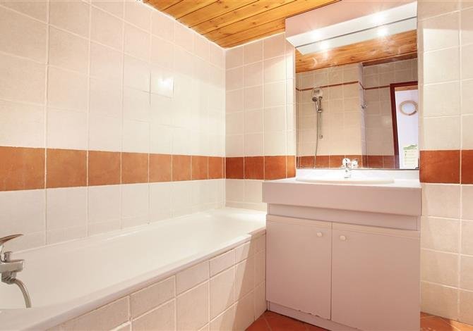 Puy Saint Vincent – Hameau des Ecrins, Chalets de PSV, Dame Blanche a jiné