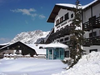 Hotel Monzoni - Passo San Pellegrino Hotel Monzoni - Passo San Pellegrino