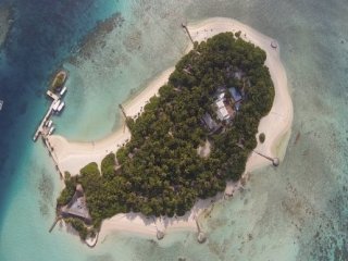 MAKUNUDU ISLAND 4