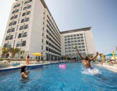 Hotel Rove La Mer Beach