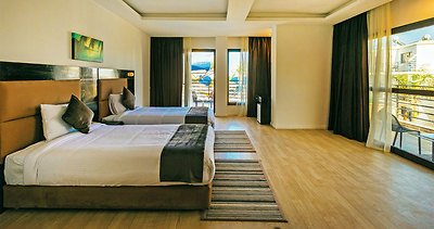 Hotel La Rosa Waves Resort - Pobytové zájezdy