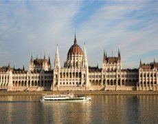 Adventní Budapešť vlakem, památky, vánoční trhy, termální lázně