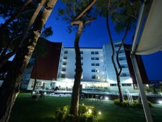 Hotel Giulivo s bazénem - Kampánie - Itálie, Baia Domizia - Pobytové zájezdy