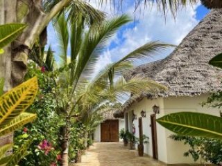 Hotel Karibu Beach Resort