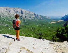 Turistika divokou Sardinií
