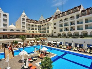Hotel Side Crown Serenity