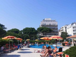 Hotel Ausonia