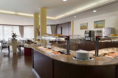 Ramada Hotel & Suites (ex Prisank)