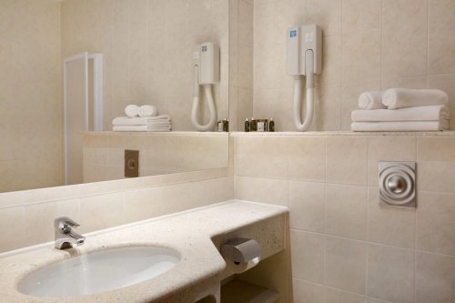 Ramada Hotel & Suites (ex Prisank)