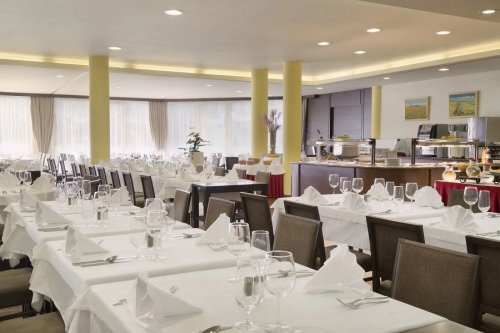 Ramada Hotel & Suites (ex Prisank)