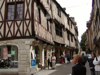 Burgundsko, Champagne, příroda, víno a katedrály