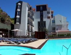 Hotel Santa Cruz Village
