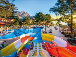 Hotel Crystal Aura Beach Resort & Spa