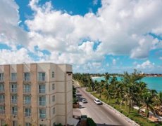Courtyard Nassau Downtown/Junkanoo Beach