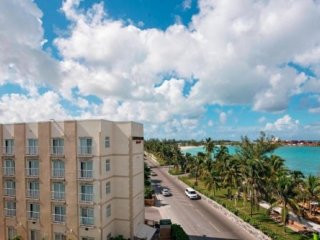 Courtyard Nassau Downtown/Junkanoo Beach