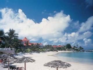 Coco Reef Resort & Spa