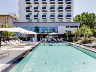 Hotel Due Mari s bazénem Rimini Miramare