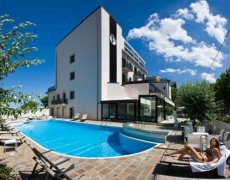 Hotel Ferretti Beach s bazénem Rimini Marina Centro