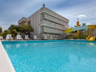 Residence Holiday Club s bazénem