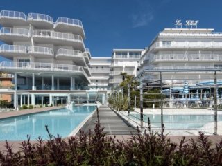 Hotel Le Soleil s bazénem