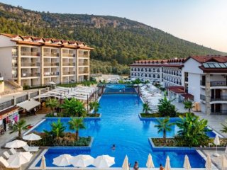Hotel Ramada by Wyndham Akbuk