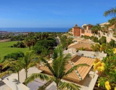 Royal Garden Villas