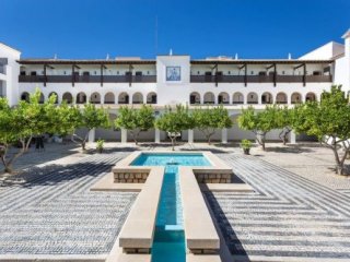 Pine Cliffs Resort, the Luxury Collection