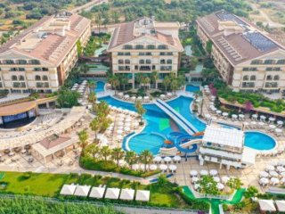 Hotel Crystal Palace Luxury Resort & Spa